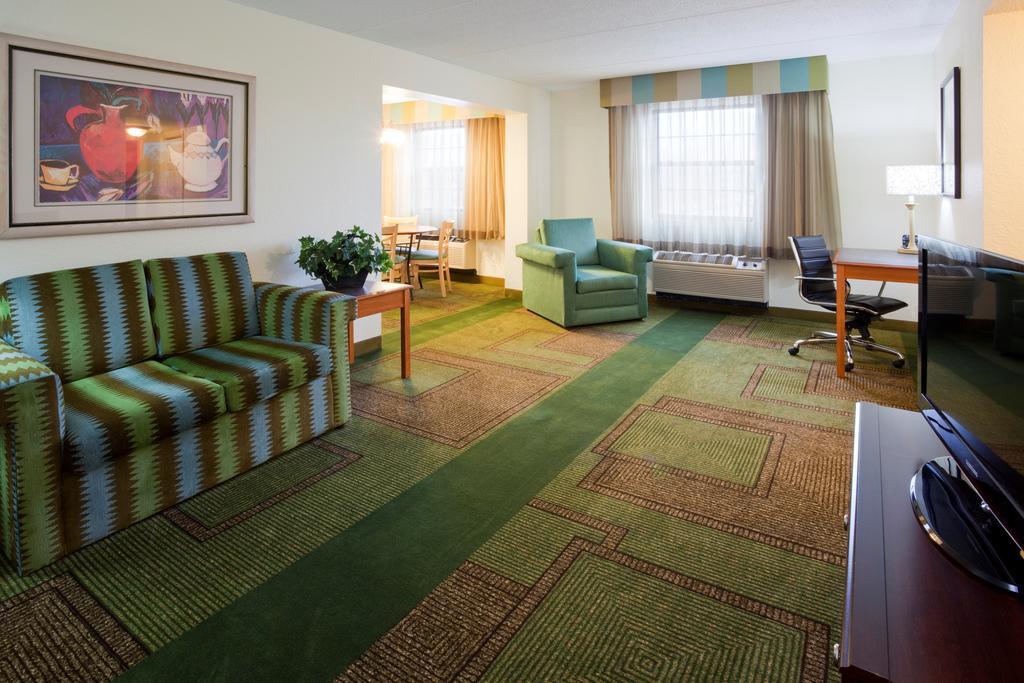 La Quinta Inn Chicago Окбрук Террас Экстерьер фото